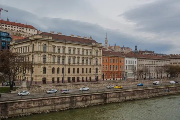 budapest-riverside-architecture preview