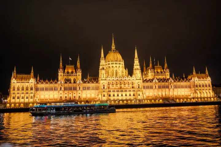 hungarian-parliament-at-night preview